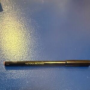 Victoria Beckham Lip Definer: Shade No. 01: Pale peach - 
Precision Lip Pencil